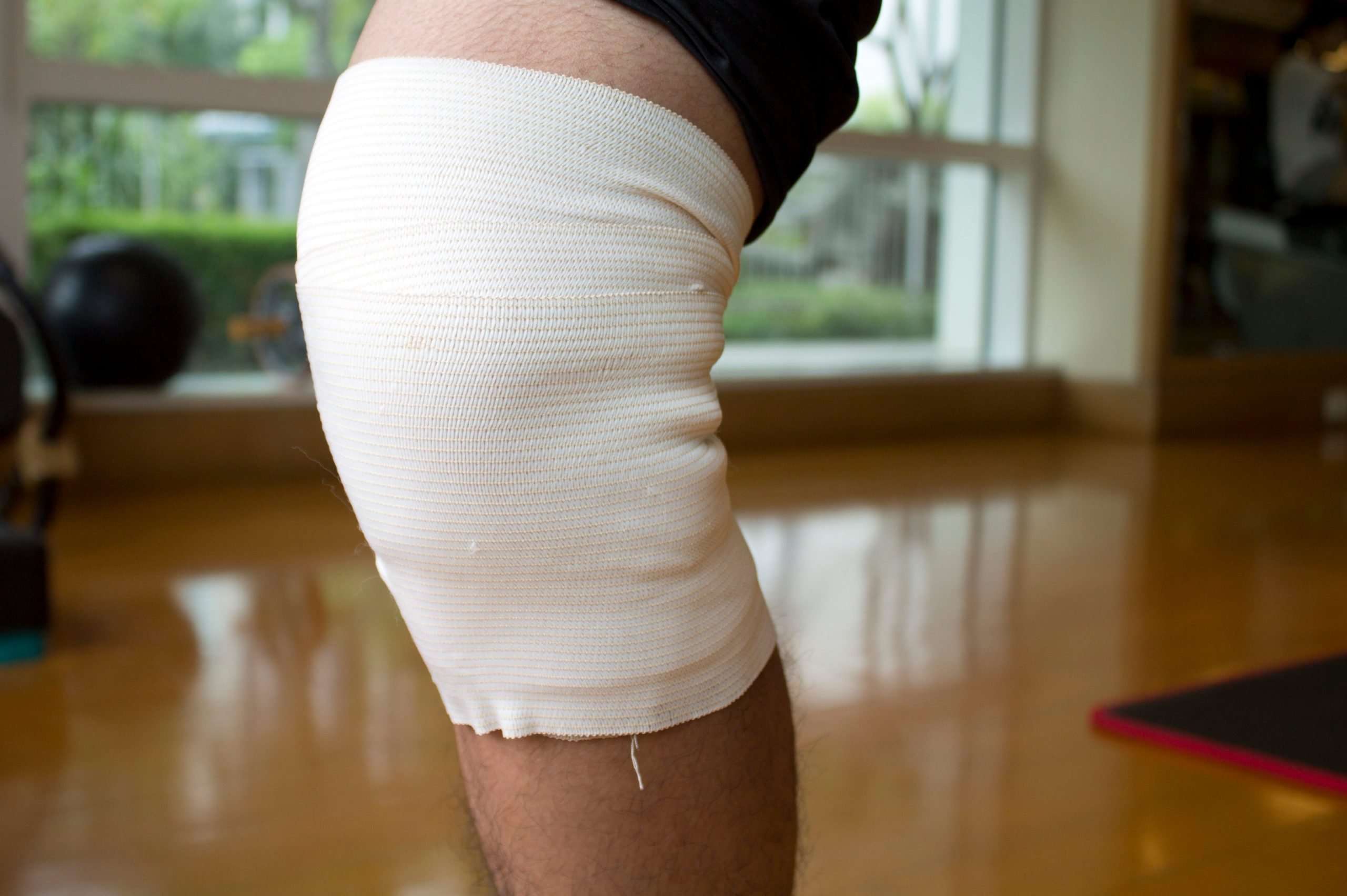 How to Wrap Your Knee: 9 Steps