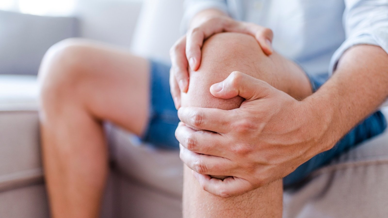 Knee Pain Symptoms and Treatment