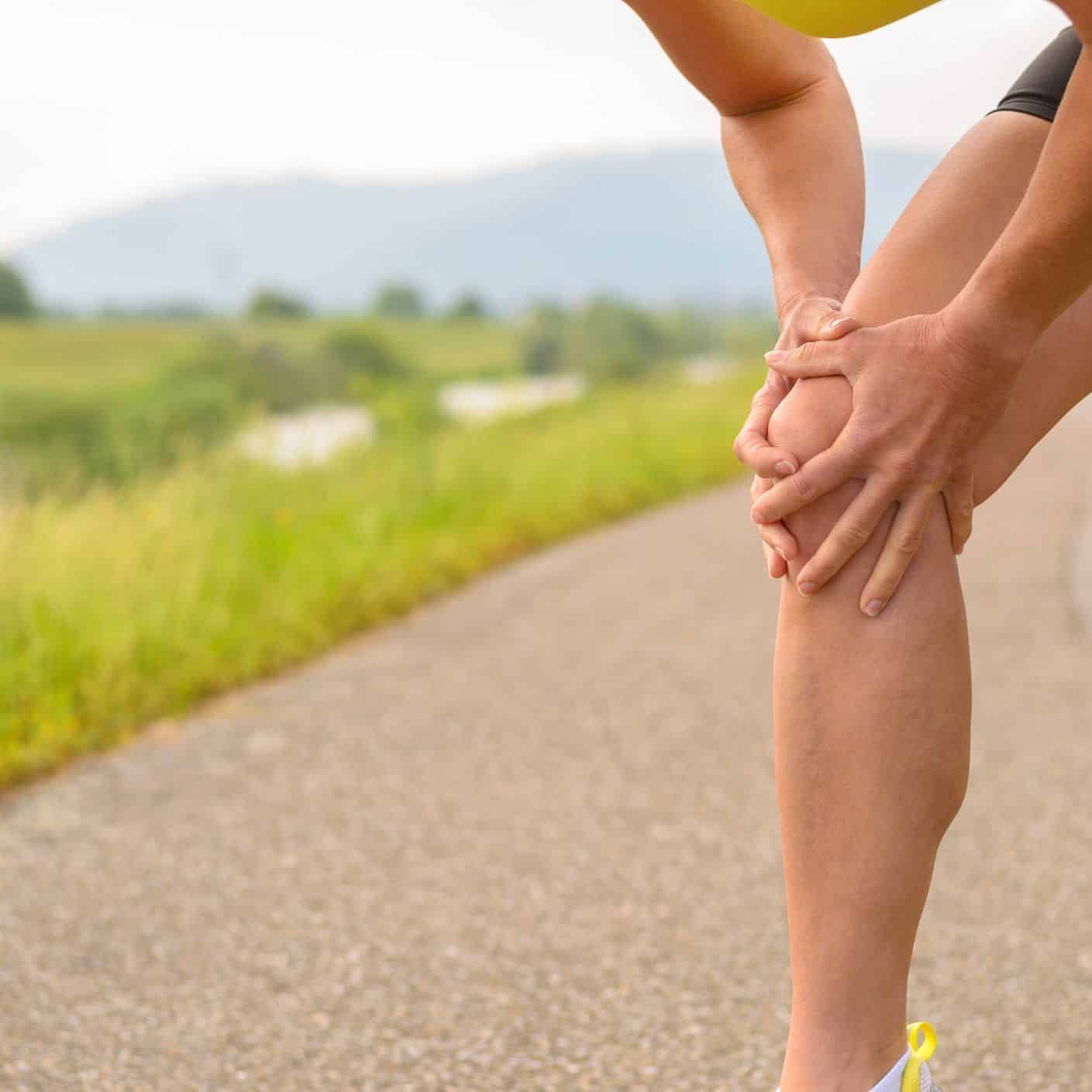Shooting Knee Pain Only When Walking Downhill : Acl Tear Symptoms / If ...