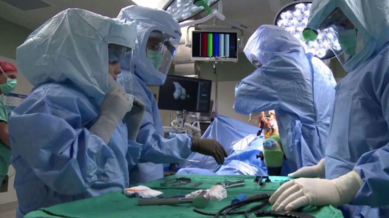 Texas patient undergoes new type of knee replacement