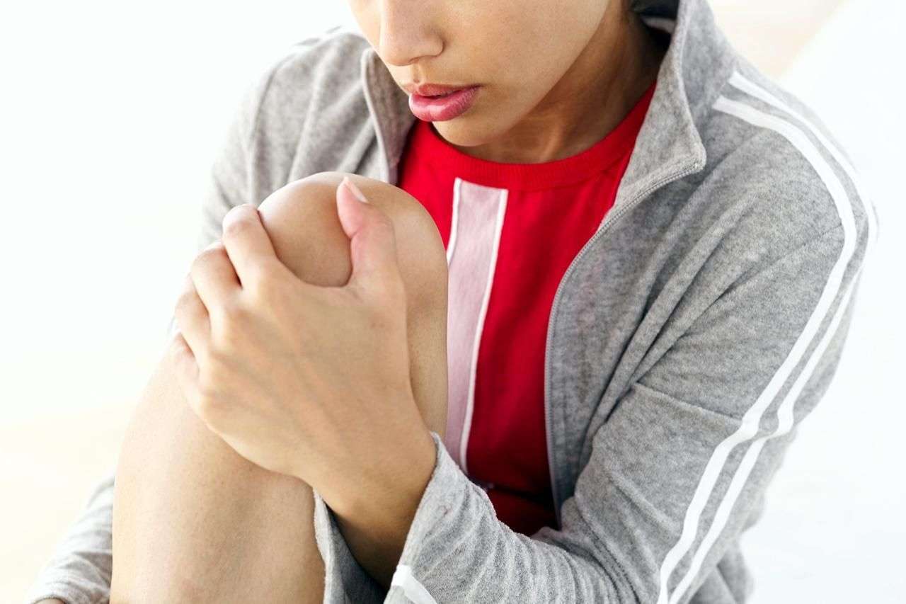 Why Do Your Knees Crack and How to Prevent It?